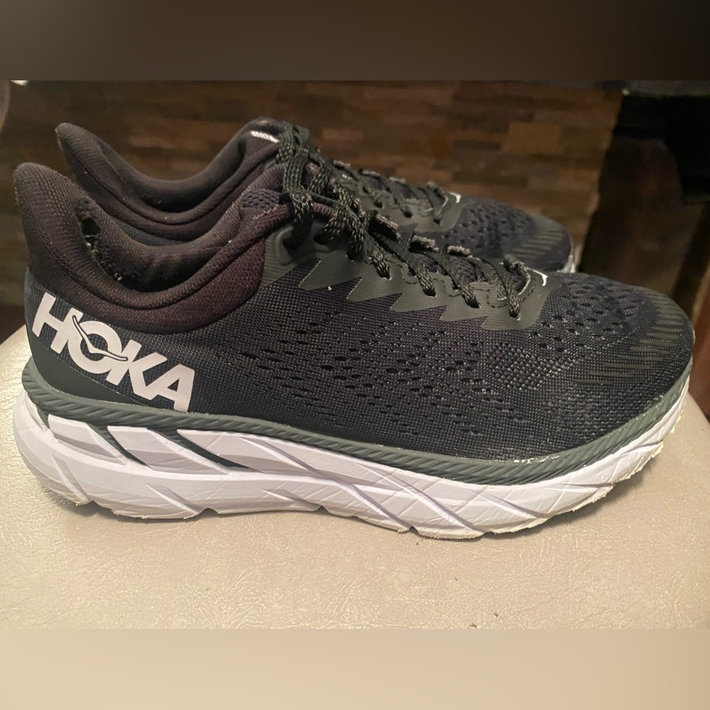HOKA CLIFTON 7 BLACK WOLF GREY TRIM SIZE 8